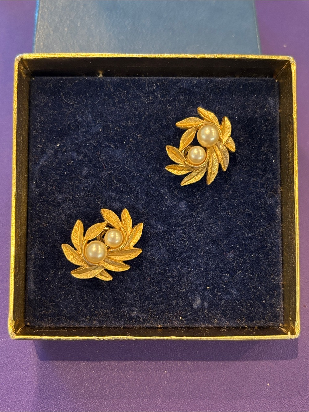 Vintage 1970s Avon Evening Elegance Gold Leaf Pearl Cluster Clip-On Earrings